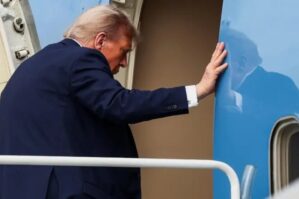 Tramp Vaşinqtona qayıdır - VİDEO