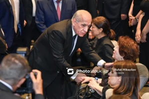 Əli Əsədov Elçin Əfəndiyevin vida mərasimində... - VİDEO