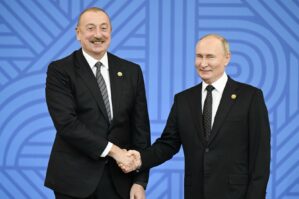 İlham Əliyevlə Putinin salamlaşma anı - VİDEO