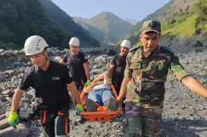 Dağlıq ərazidə yıxılıb yaralandı, belə xilas olundu - VİDEO