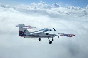 Gənc hərbi pilotlarla təlim-məşq uçuşları keçirildi - VİDEO