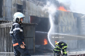 Abşerondakı güclü yanğın söndürüldü - VİDEO