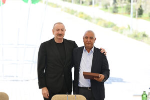 Atası Prezidentlə danışarkən Hökumənin o cümləsini xatırlatdı: “Hər şey...” - VİDEO