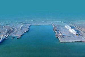 Dəniz Limanında 3,9 milyon tondan artıq yük aşırılıb - FOTO