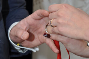 14 yaşlı qız nişanlandı: atası ilə bəy həbs edildi