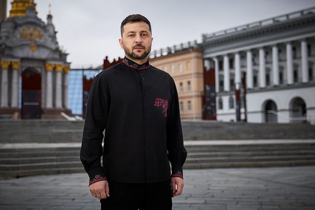 Zelenskinin naxışlı qara köynəyinə Rusiyadan reaksiya