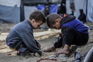 Qəzzada son sutkada 10 nəfər aclıqdan öldü