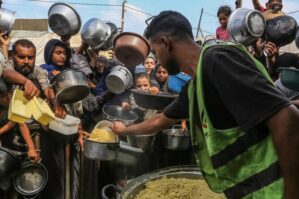 Qəzzada ilk dəfə rəsmən aclıq elan edildi