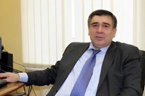 Şıxlinski Azərbaycan səfirliyindən çıxarkən saxlanılıbmış