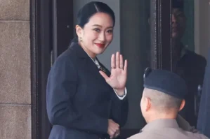 Tailandın baş naziri vəzifəsindən uzaqlaşdırıldı