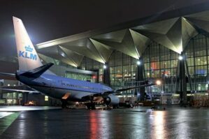 Sankt-Peterburqda hava limanı bağlandı