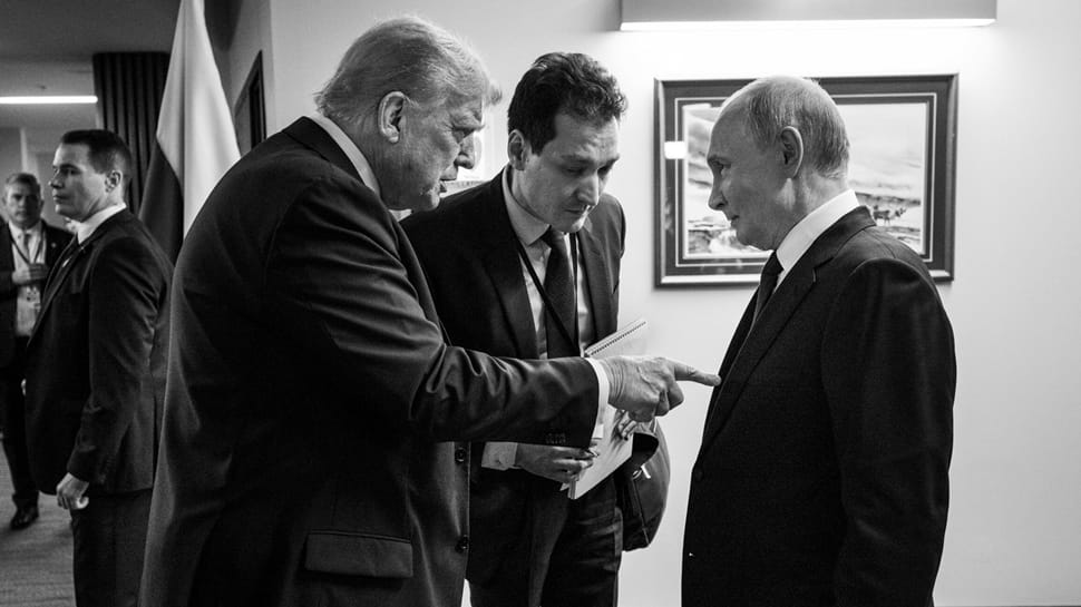 Tramp və Putinin FOTOsunda “zaman səyahətçisi” - MARAQLI DETAL