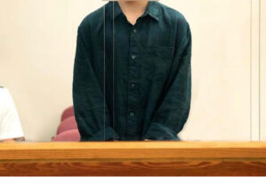 Anasını öldürən yeniyetmə: “Məni həbs edin”