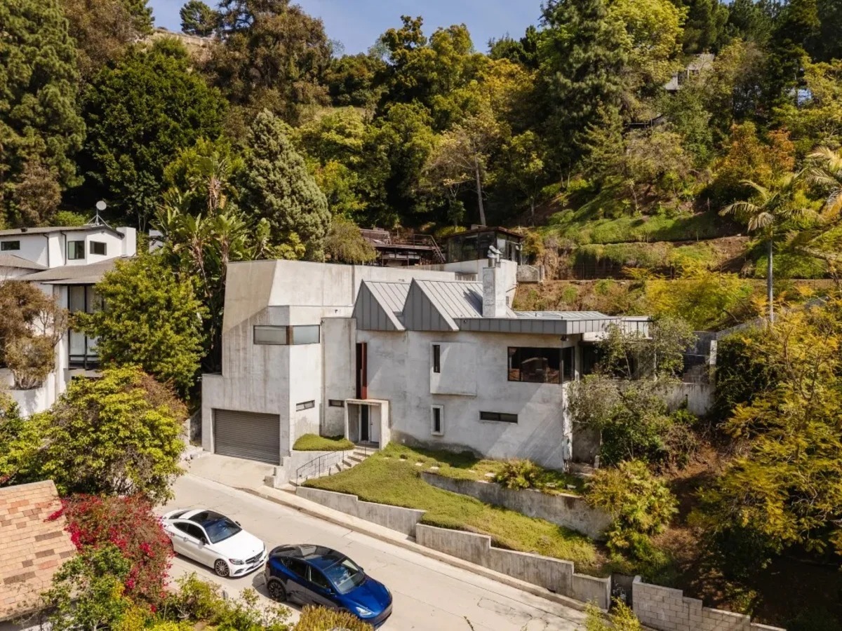 Bu məşhurun villası 15 milyon dollara satışa çıxarıldı