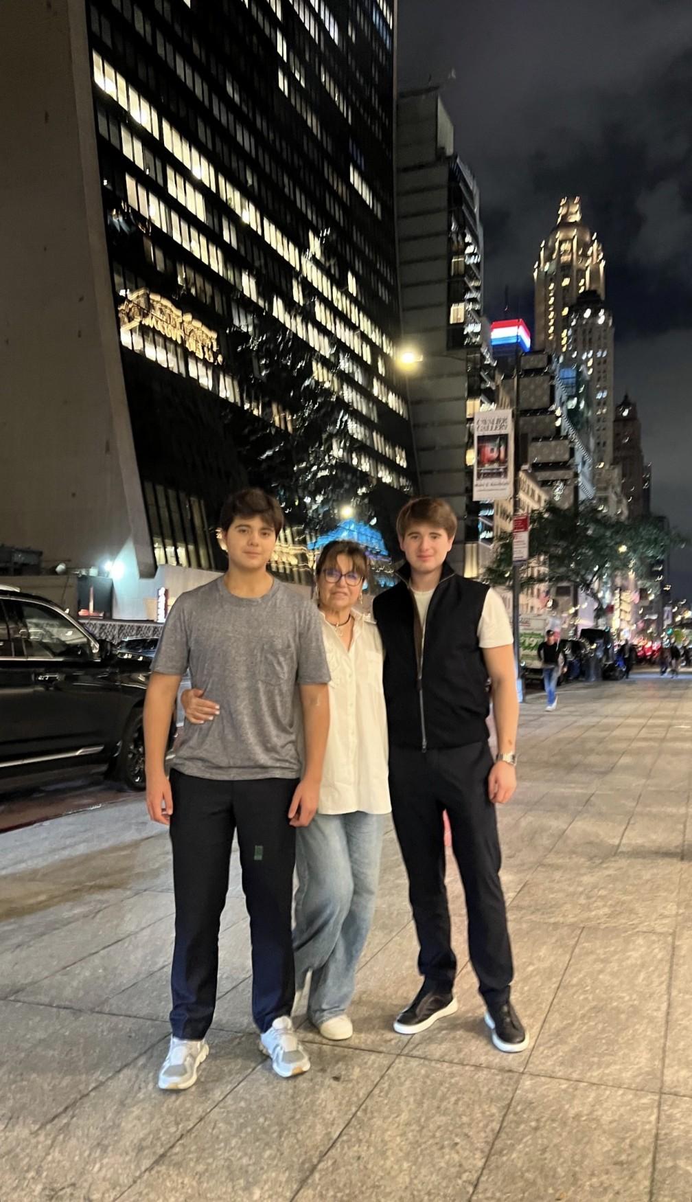 Emin oğulları və anası ilə Amerikada - FOTOLAR