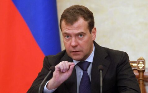 Bunu etsək, ermənilər Paşinyanı yaş əskilərlə Parisə qovacaq – Medvedev