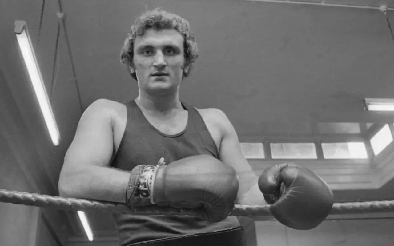 Boksçu Co Baqner vəfat etdi