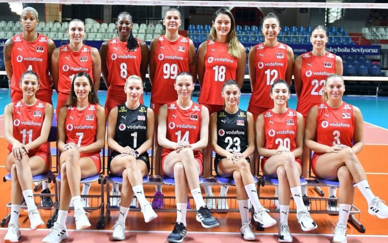 Türkiyənin voleybol millisi bir ilki bacardı