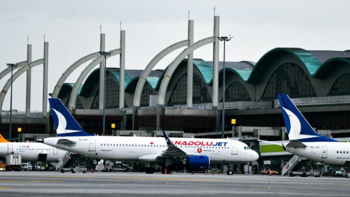 İstanbulda iki təyyarə enə bilmədi – 5 dəqiqəlik fasilə