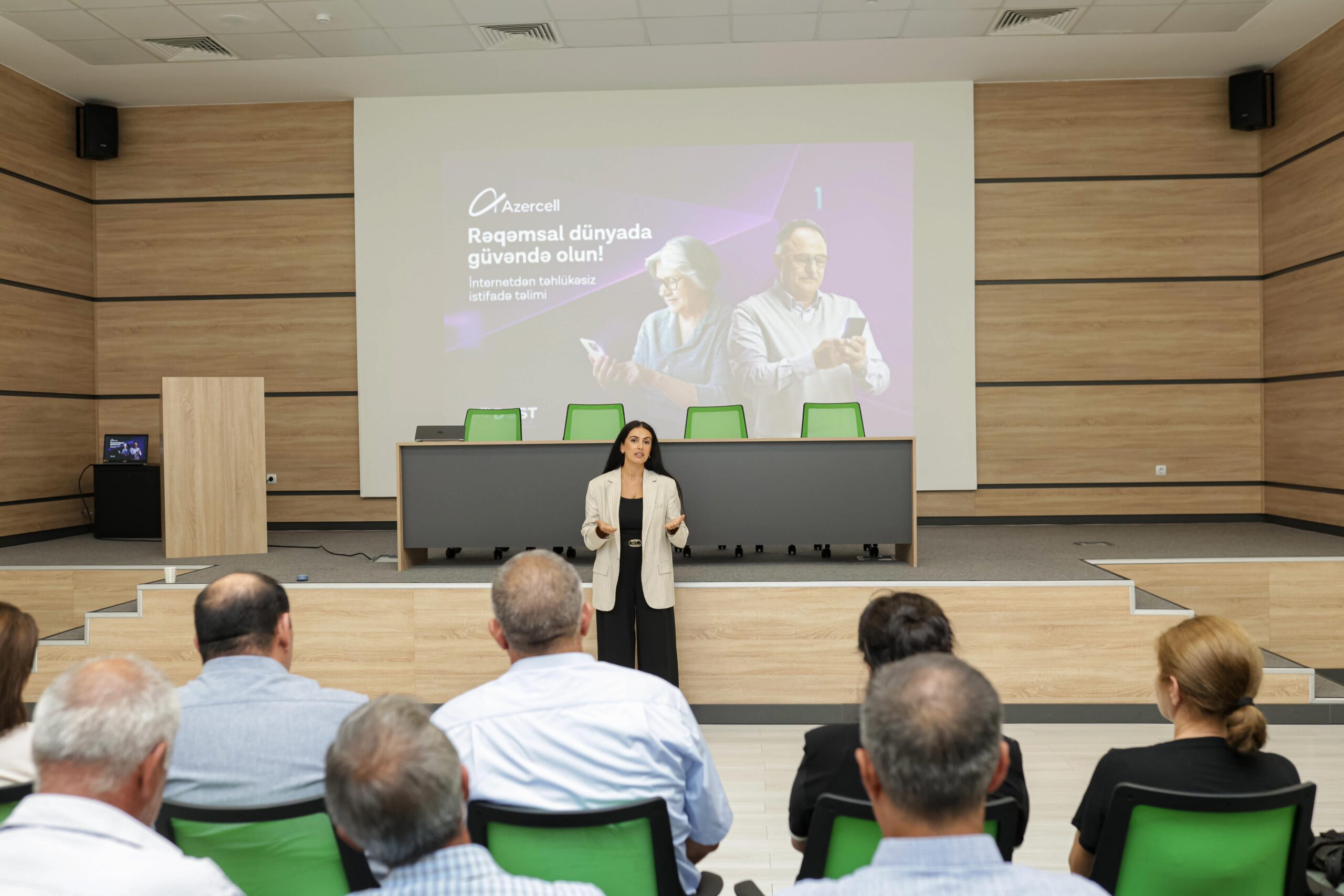 Azercell Bərdədə yaşlılar üçün kibertəhlükəsizlik təlimi keçdi - FOTOLAR 2 Azercell Bərdədə yaşlılar üçün kibertəhlükəsizlik təlimi keçdi - FOTOLAR