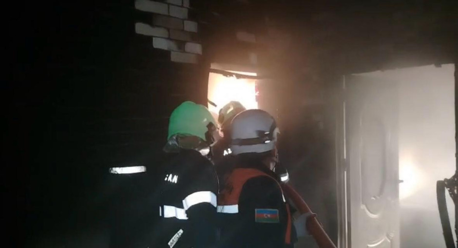 Xırdalanda çoxmərtəbəli yaşayış binasında yanğın olub - VİDEO