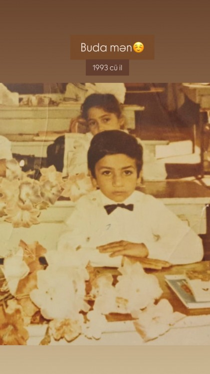 32 il əvvəlki fotosunu paylaşdı