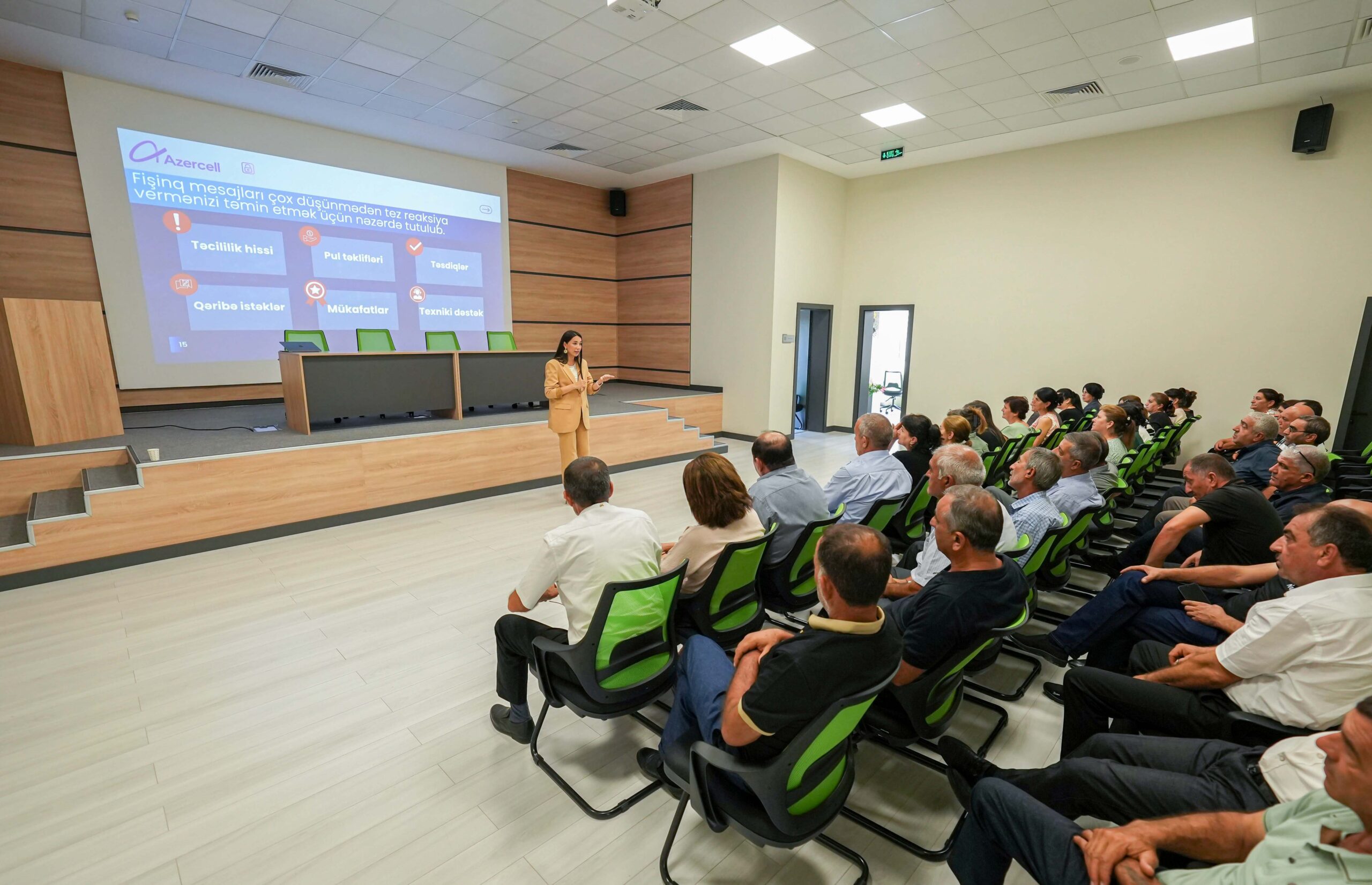 Azercell Bərdədə yaşlılar üçün kibertəhlükəsizlik təlimi keçdi - FOTOLAR 4 Azercell Bərdədə yaşlılar üçün kibertəhlükəsizlik təlimi keçdi - FOTOLAR