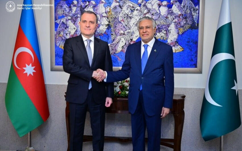 Ceyhun Bayramov pakistanlı həmkarı ilə görüşüb