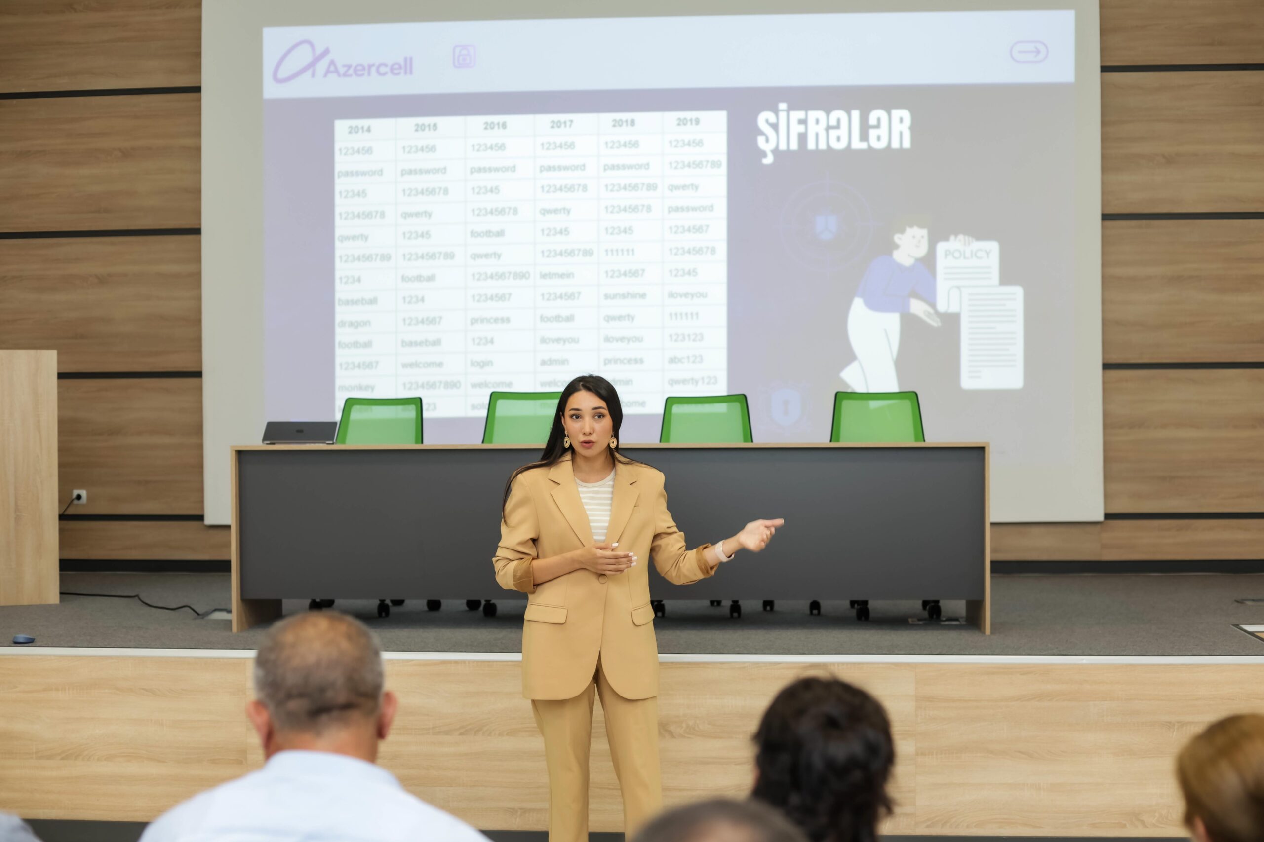 Azercell Bərdədə yaşlılar üçün kibertəhlükəsizlik təlimi keçdi - FOTOLAR 6 Azercell Bərdədə yaşlılar üçün kibertəhlükəsizlik təlimi keçdi - FOTOLAR