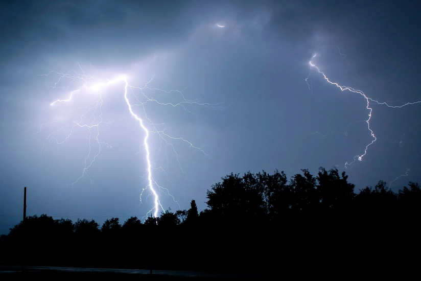 Bəzi rayonlarda leysan yağır, şimşək çaxır - FAKTİKİ HAVA