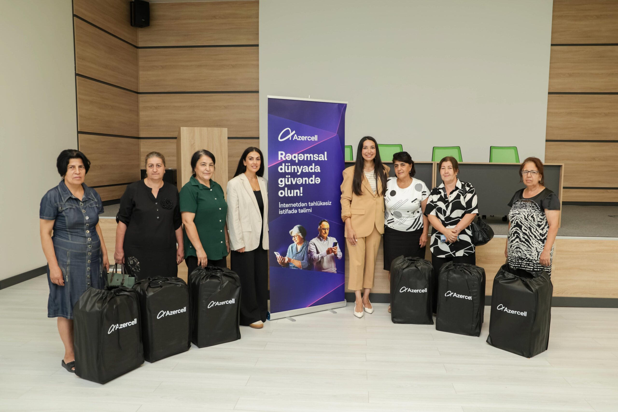 Azercell Bərdədə yaşlılar üçün kibertəhlükəsizlik təlimi keçdi - FOTOLAR 7 Azercell Bərdədə yaşlılar üçün kibertəhlükəsizlik təlimi keçdi - FOTOLAR