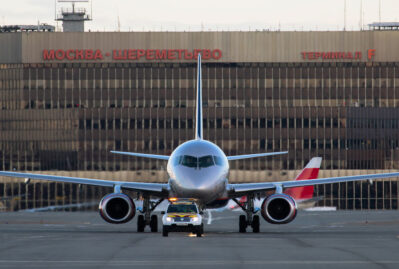 Moskva hava limanında təyyarələr toqquşdu - VİDEO