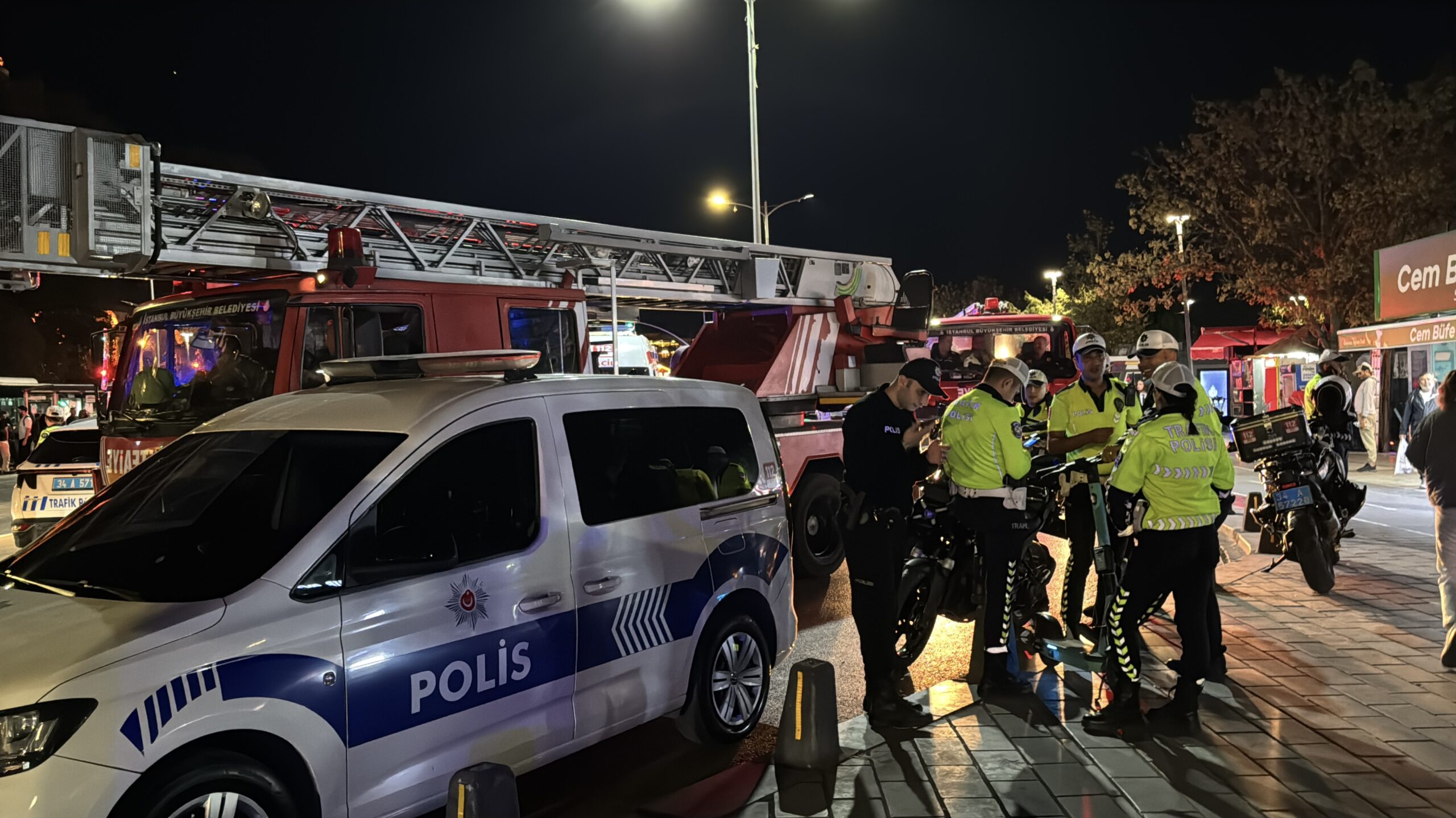 AA 20250919 39168183 39168180 USKUDARDA VAPUR ILE YUK GEMISININ CARPISMASI SONUCU 8 KISI YARALANDI scaled