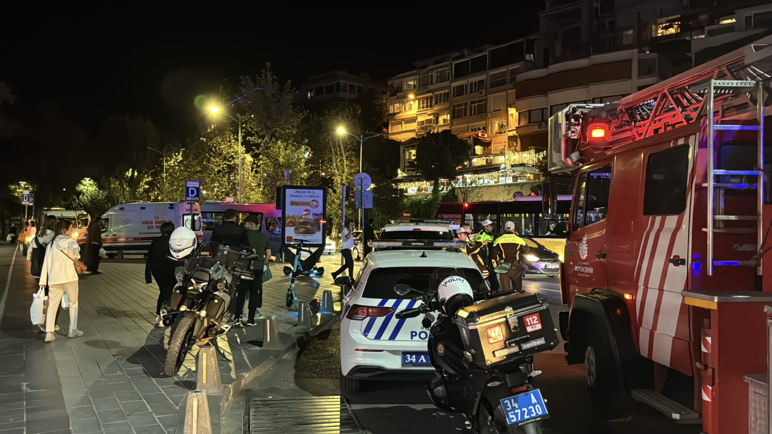 AA 20250919 39168183 39168182 USKUDARDA VAPUR ILE YUK GEMISININ CARPISMASI SONUCU 8 KISI YARALANDI scaled