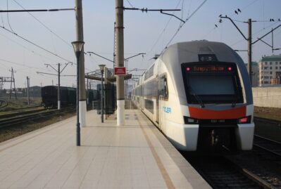 ADY: Relslər üzərinə qəsdən daş düzürlər - VİDEO