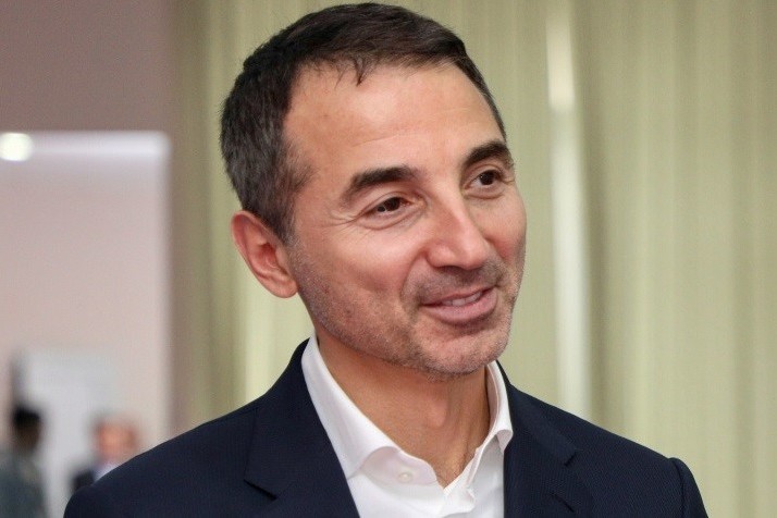 Adnanın bütün əmlakı onun adına keçir