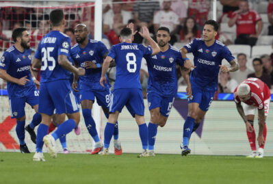 "Qarabağ"ın matçını stadionda izləmək üçün görün nə etdi - VİDEO