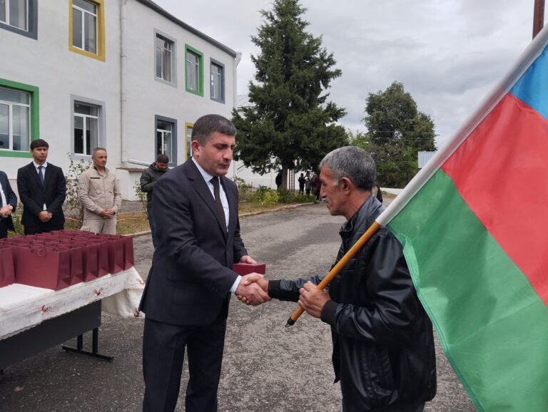 Növbəti köç Həsənriz kəndində: açarlar təqdim edildi- FOTOLAR