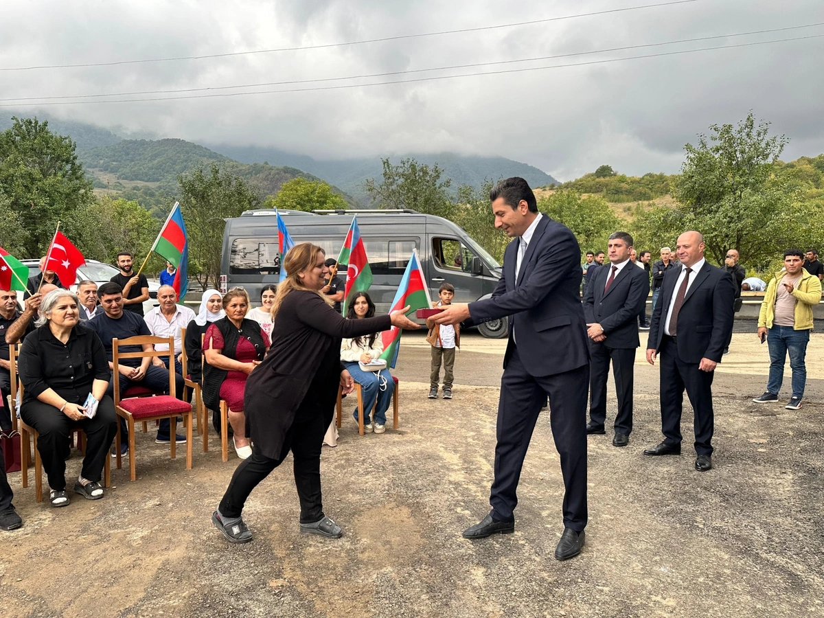 İlk köç Badara kəndində: açarlar təqdim edildi - FOTOLAR 3 İlk köç Badara kəndində: açarlar təqdim edildi - FOTOLAR