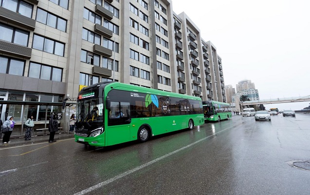 “Bakı Bus” avtobusuna su damdı - VİDEO