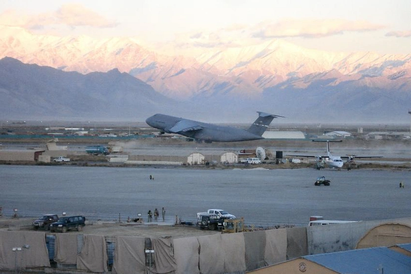 Əfqanıstanda Baqram aviabazasında partlayış: Hücum ehtimalı var