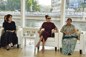 Mehriban Əliyeva liderlərin xanımları ilə gəmi gəzintisində - FOTOLAR