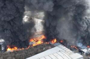 Kiyevdə Poroşenkonun fabriki yandı - VİDEO