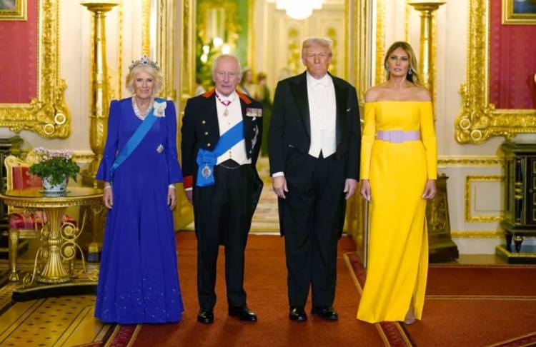 Britaniyada geyimləri ilə mesaj verdilər - FOTO