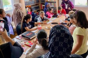 Türkiyənin ucqar kəndinə Azərbaycandan 600 kitab hədiyyə edildi - FOTOLAR