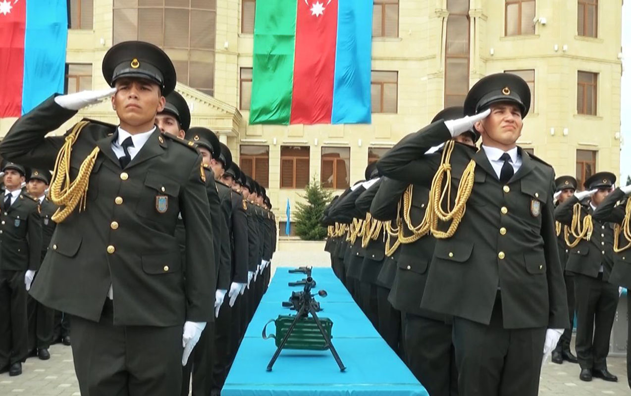 DİN-in Hərbi İnstitutunda kursantların andiçmə mərasimi... - VİDEO 1 DİN-in Hərbi İnstitutunda kursantların andiçmə mərasimi... - VİDEO