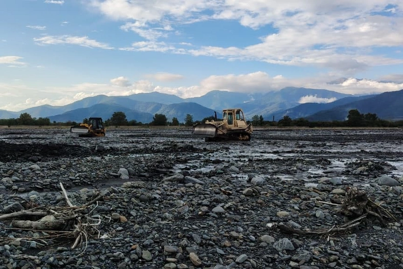 Zaqatalaya ağır texnika cəlb olundu