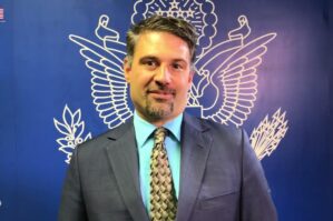 Amerikalı diplomatın Azərbaycan dilində nitqi alqışlarla qarşılandı – VİDEO