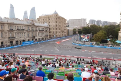 Məşhur "Formula 1" pilotları azarkeşlərlə görüşdülər