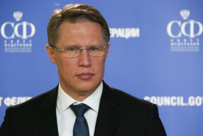 Təyyarədə ilginc anlar: səhhəti pisləşdi, nazir xilas etdi